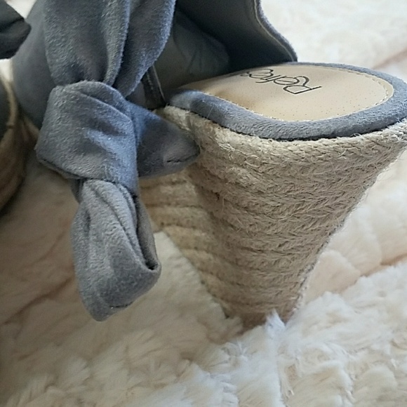 🎆HP🎆❣Gray Back Tie Wedge❣ - Picture 6 of 6